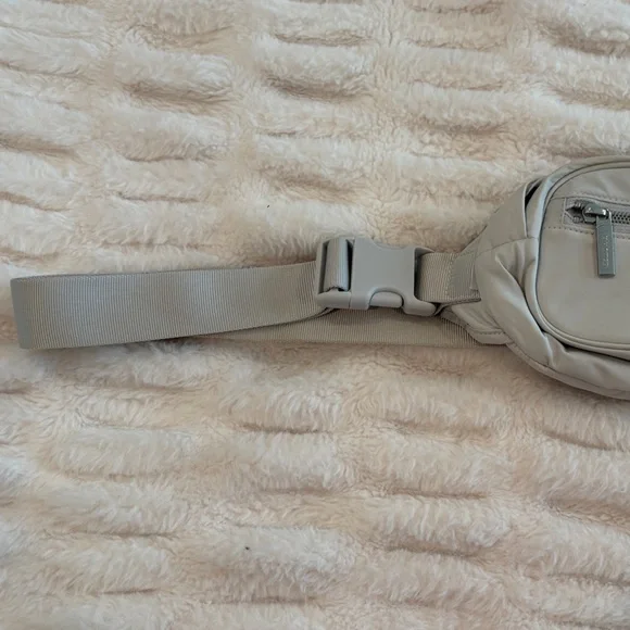 Lululemon Athletica Gray Belt Bag - Picture 3 of 7